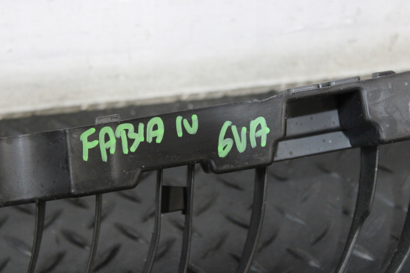 ABSORBER Paraurti SKODA FABIA IV 4 6VA 6VE807863