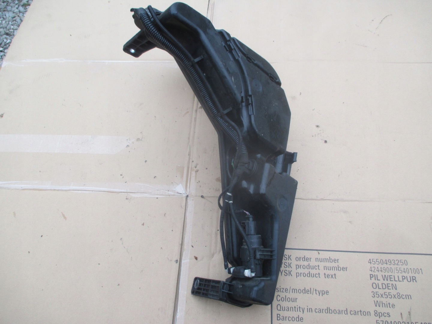 washer fluid tank AUDI Q5 and 2008R->