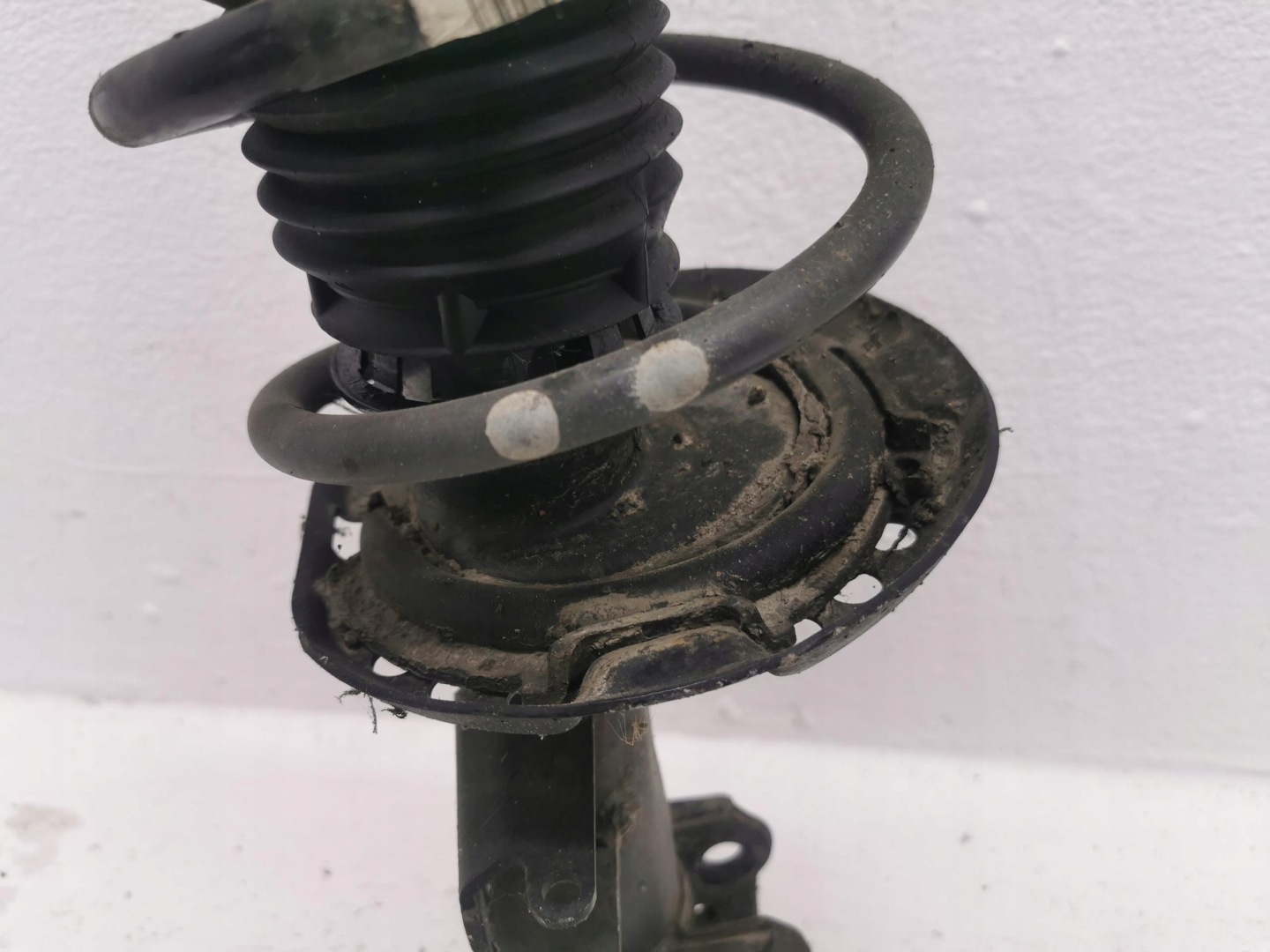 shock absorber left front MERCEDES B-KLASA W246 A2463206313