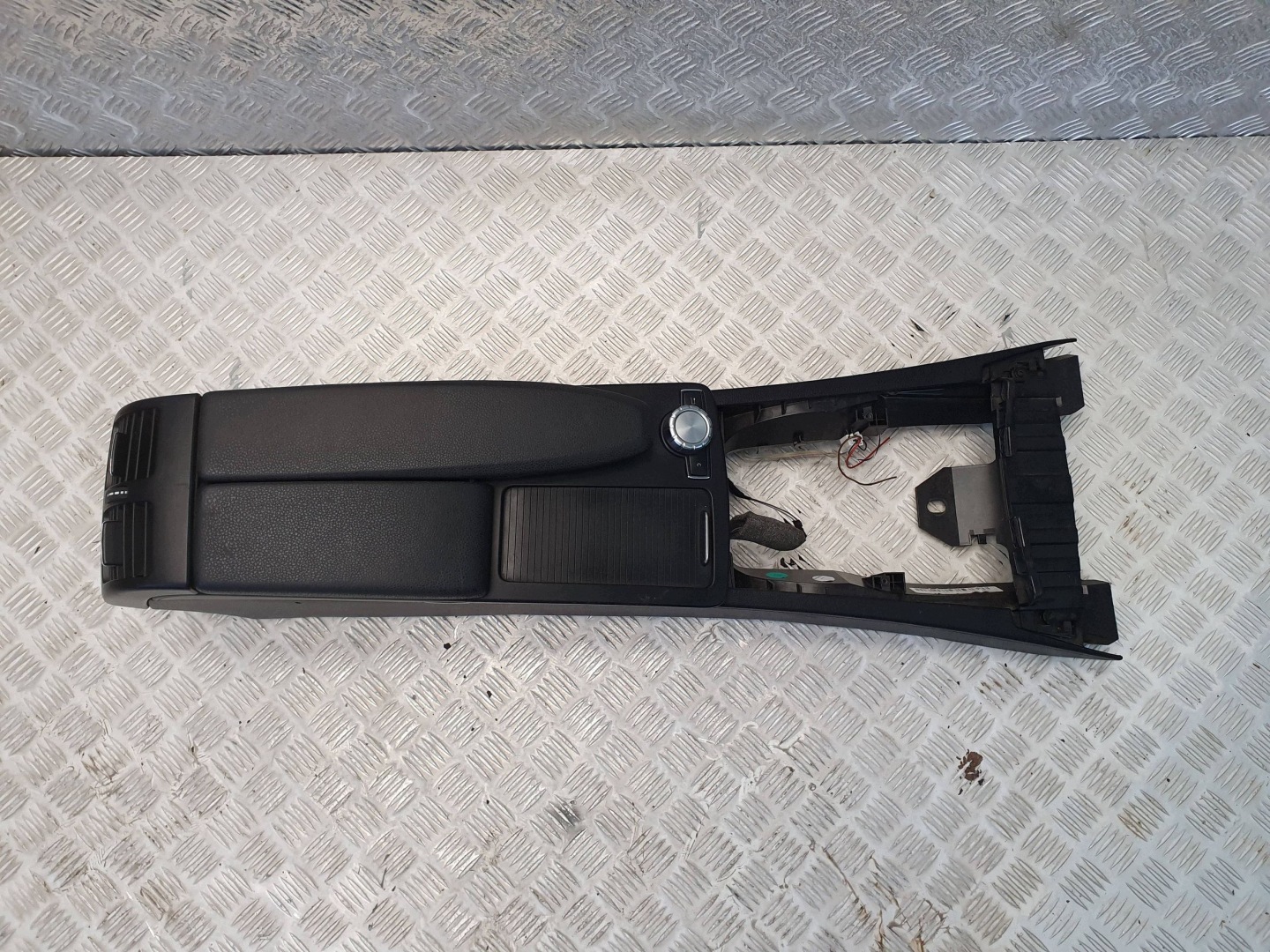 TUNEL armrest control panel EU A2046800150 MERCEDES GLK X204 W204