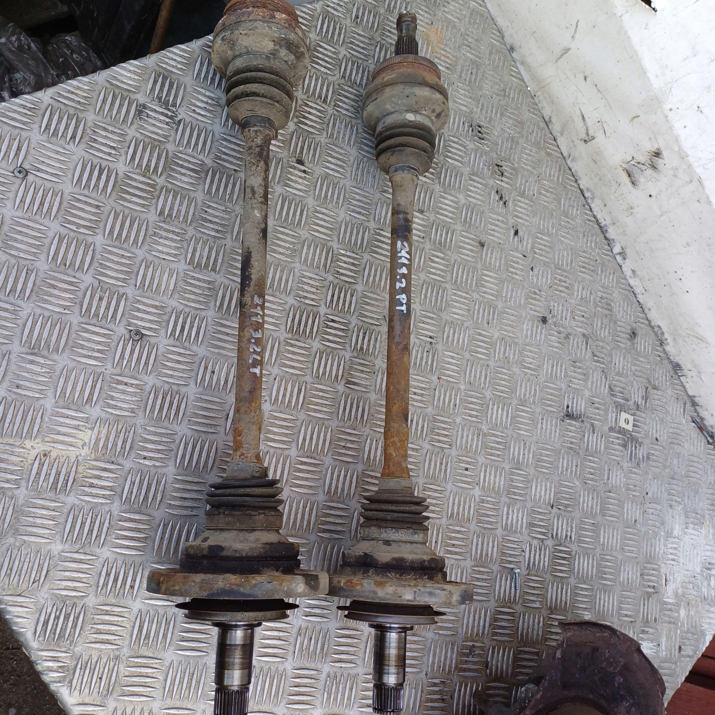 MERCEDES W211 3.2 Antriebswelle links oder rechts heck