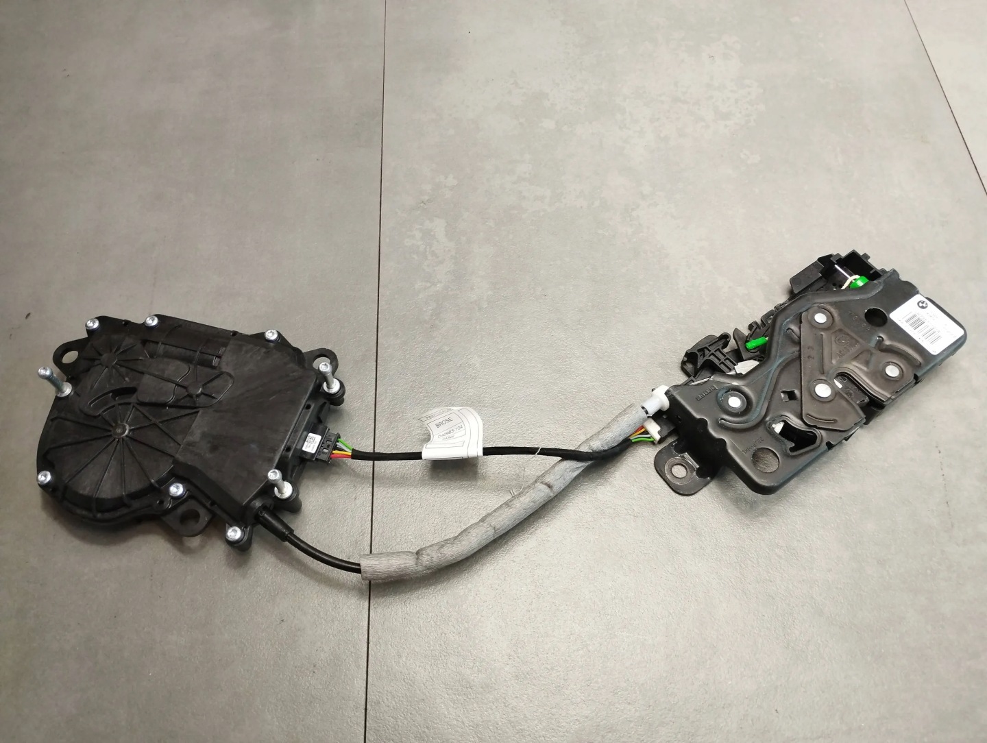 BMW X1 F48 lock DOCIAG bonnet 7357112