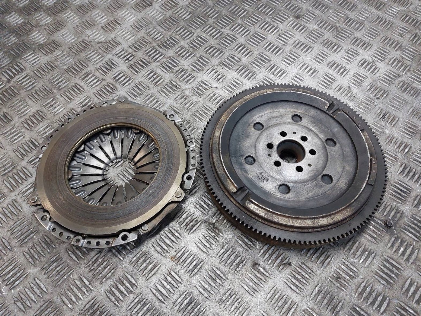 VOLANO USATO + di pressione AUDI A4 B6 1.6 8V 058105266H