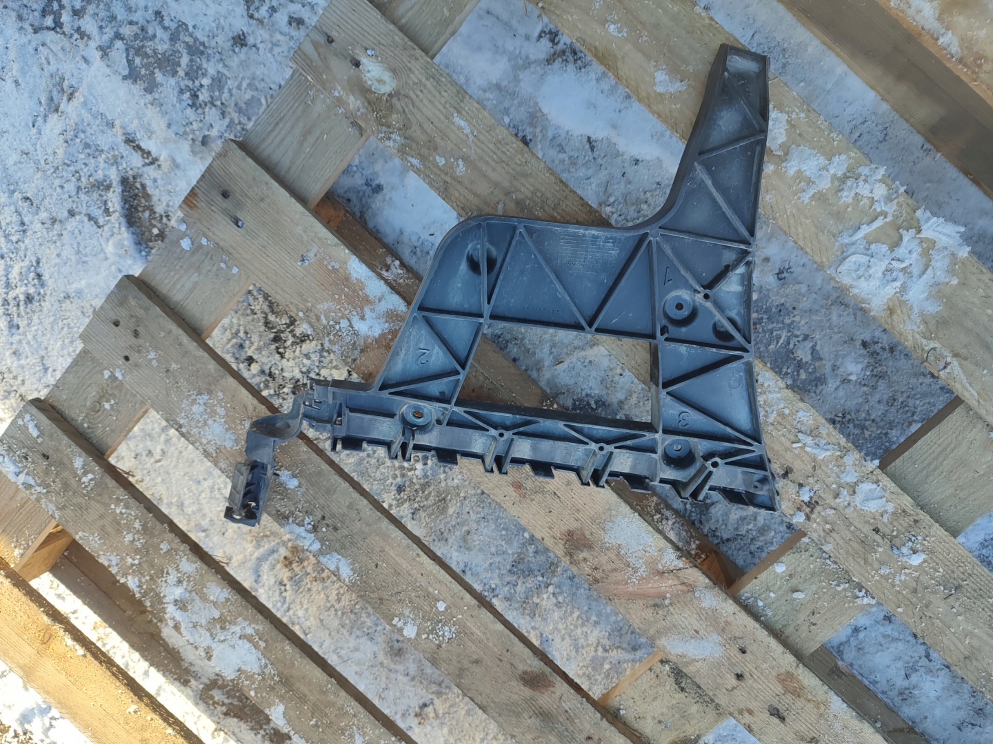 bumper bracket left rear part Audi A4 B8 KOMBI 8K9807453