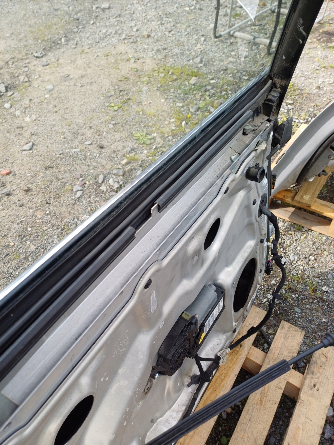 AUDI A8 D3 door left rear part LY7W