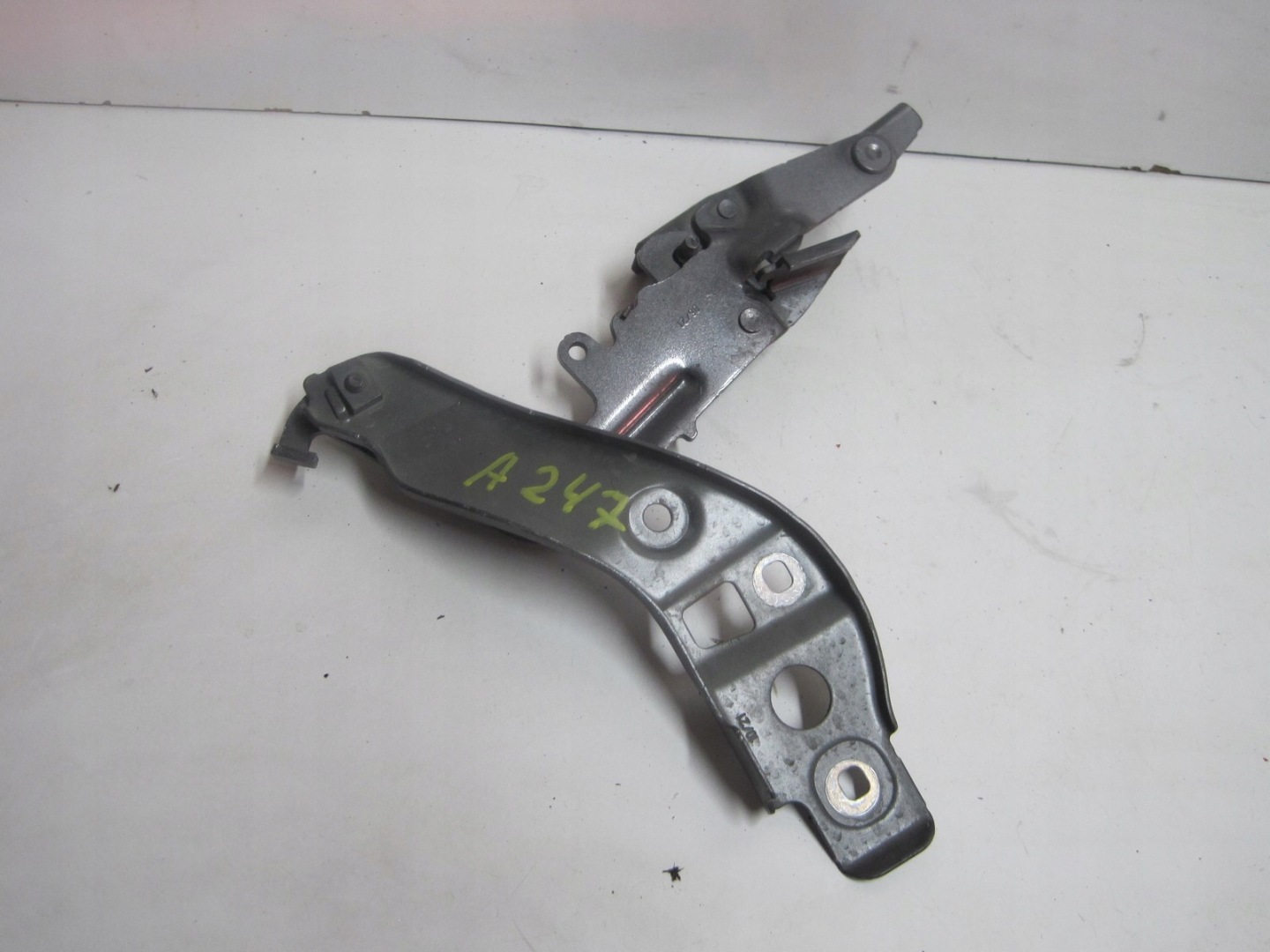 hinge bonnets right MERCEDES 247 2478806901 2478807001 right