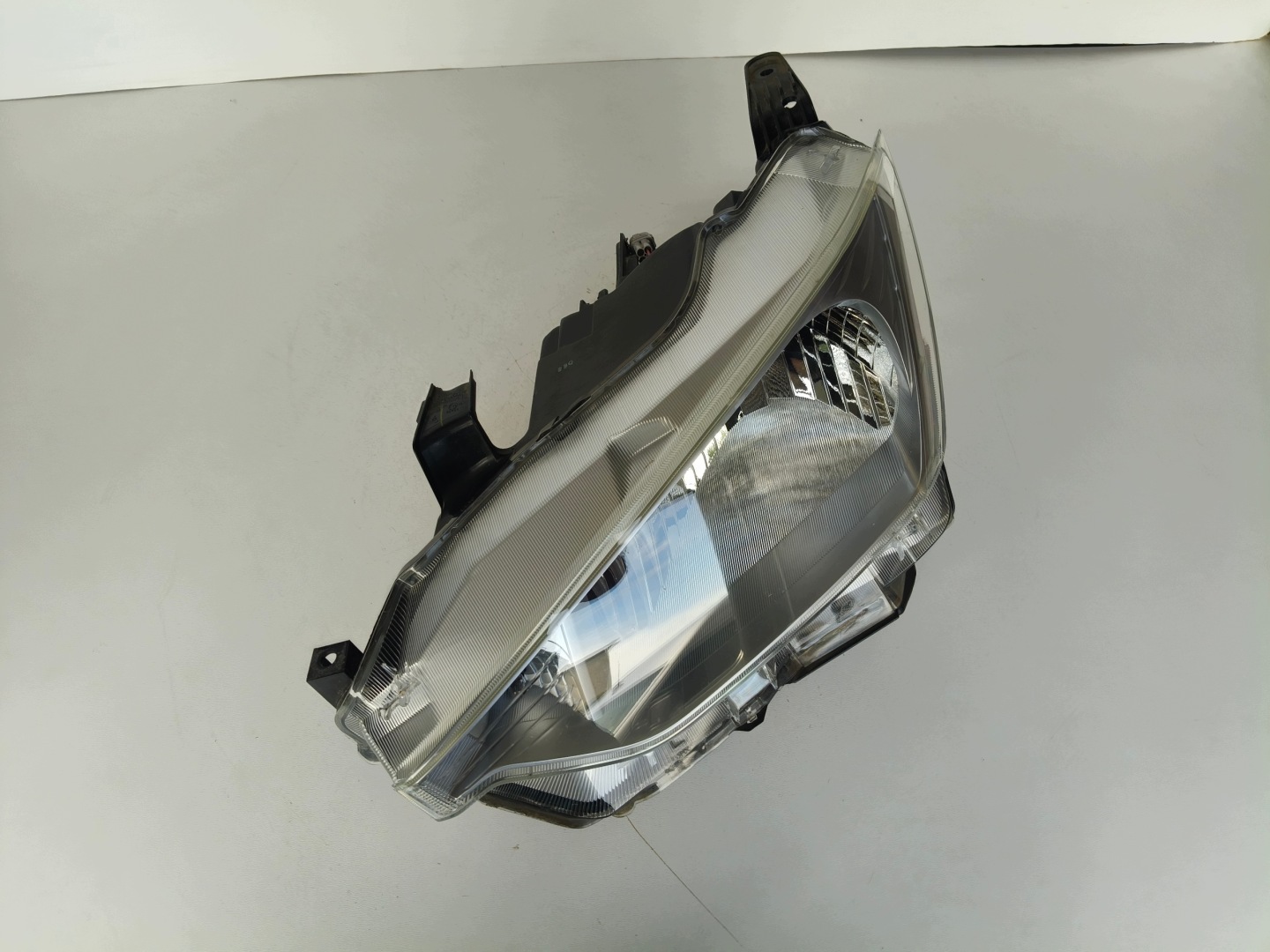 light left REFLEKTOR ISUZU D-MAX III 20