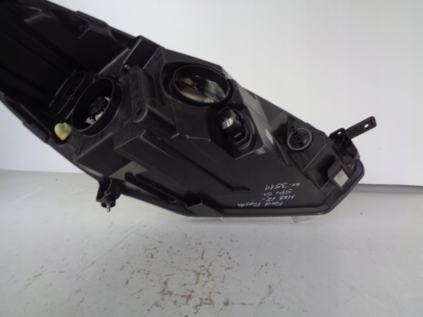 light left REFLEKTOR FORD FIESTA MK8 17