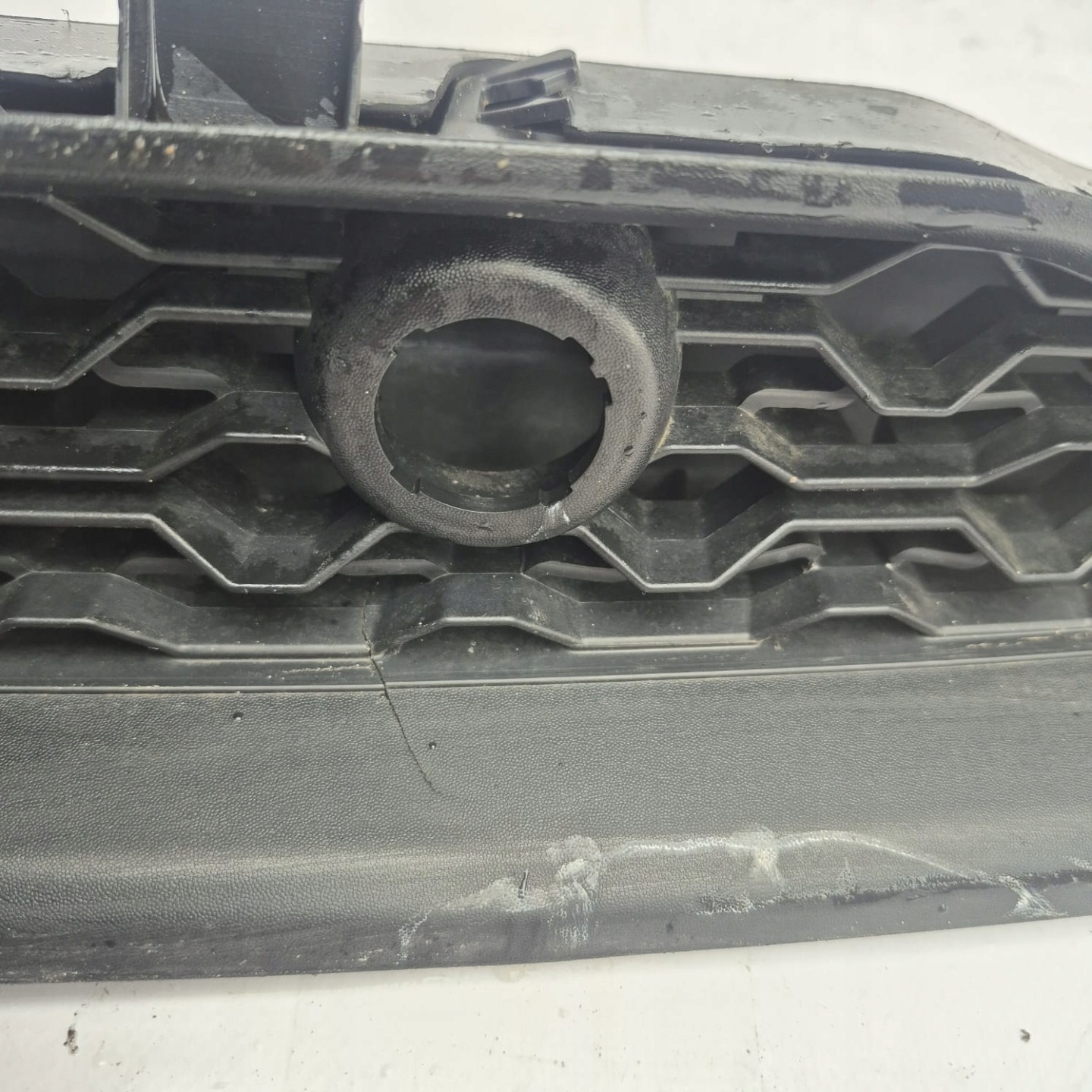 DODGE RAM V 5 18-> Lüftungsgitter der Stoßstange mitte PDC