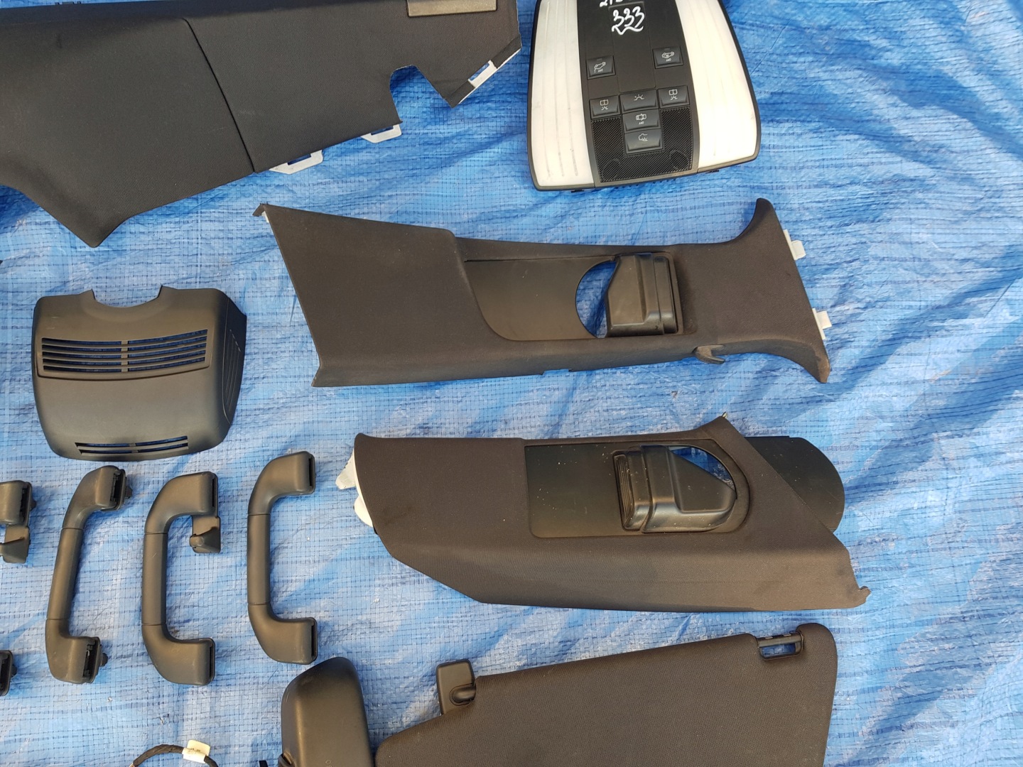 MERCEDES W212 AMG black, inner pillars plastics light