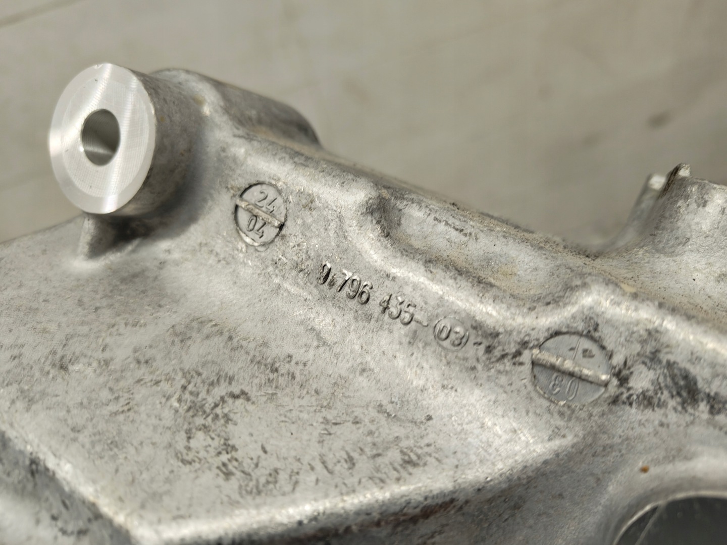 BMW iX1 X1 U11 holder engine mount 9796435