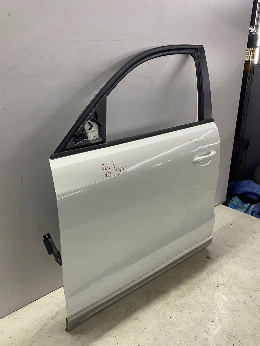 door left front left front AUDI Q5 8R colour LY9C
