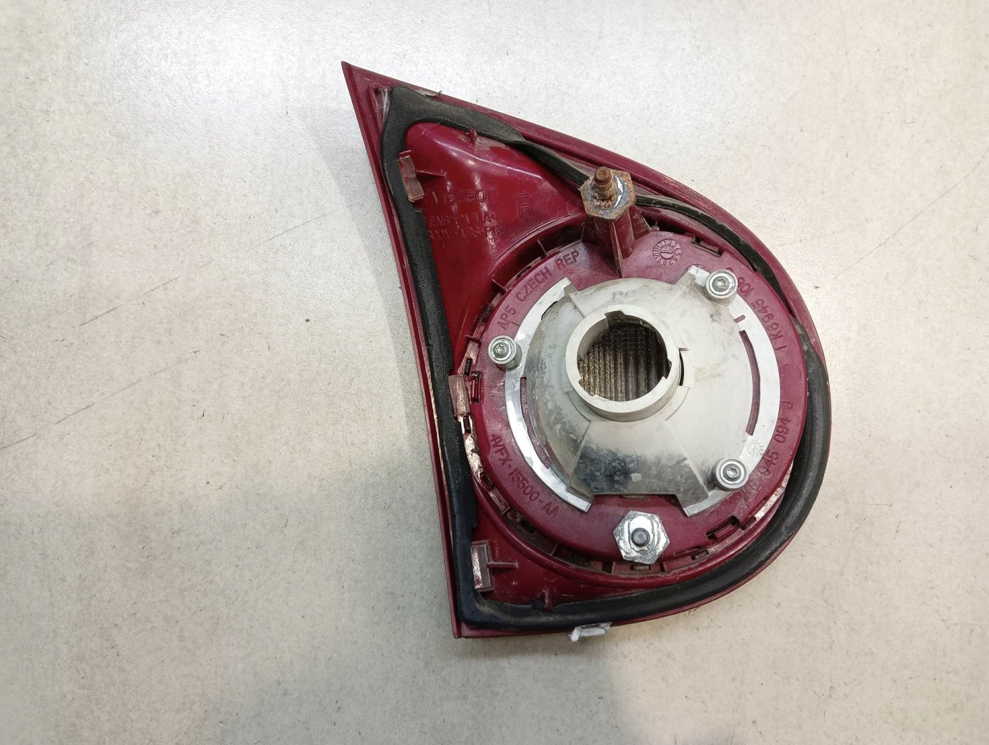 light right rear to the bonnet VW GOLF V 1K6945094J