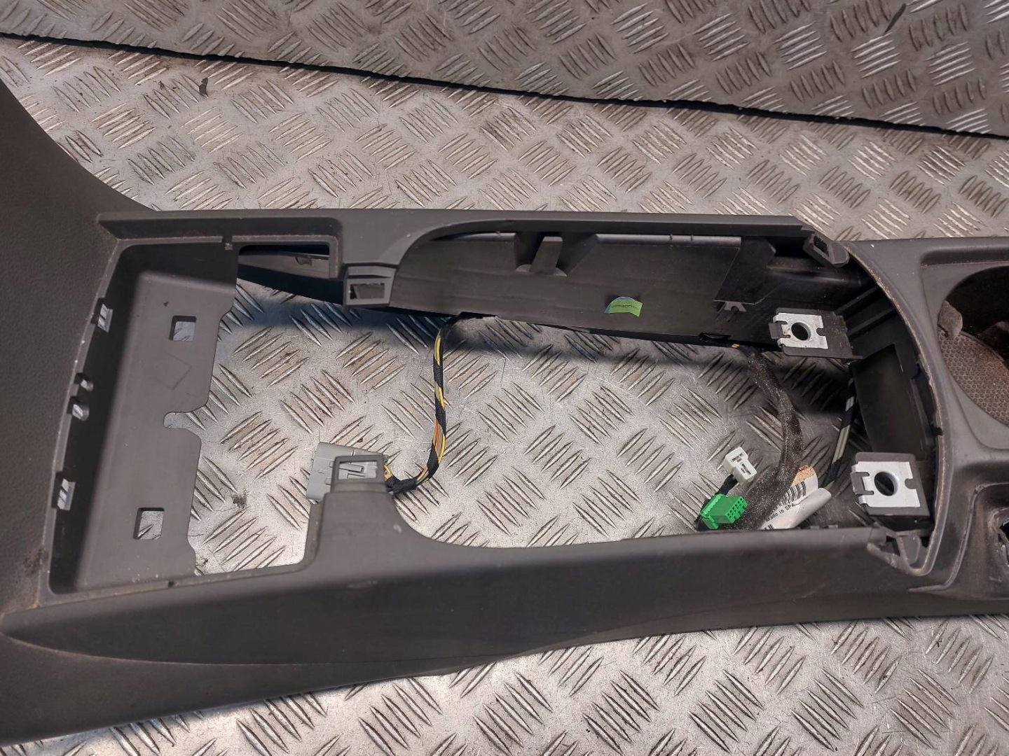 TUNEL central armrest VOLVO S40 II 8687407 8687408