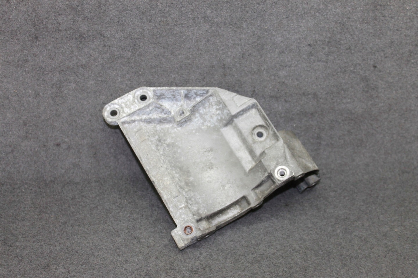 BMW E60 E63 M5 M6 S85B50A V10 5.0i - Support KOMPRESORA Climatisateur air conditionné