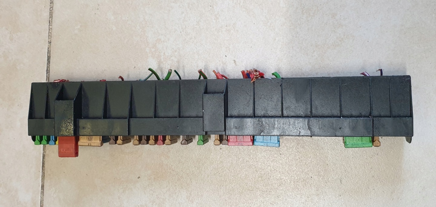Module fusibles BSI BMW 5 E39 2.5 TDS
