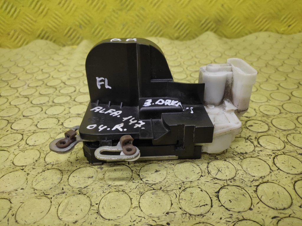 ALFA ROMEO 147 lock door right front