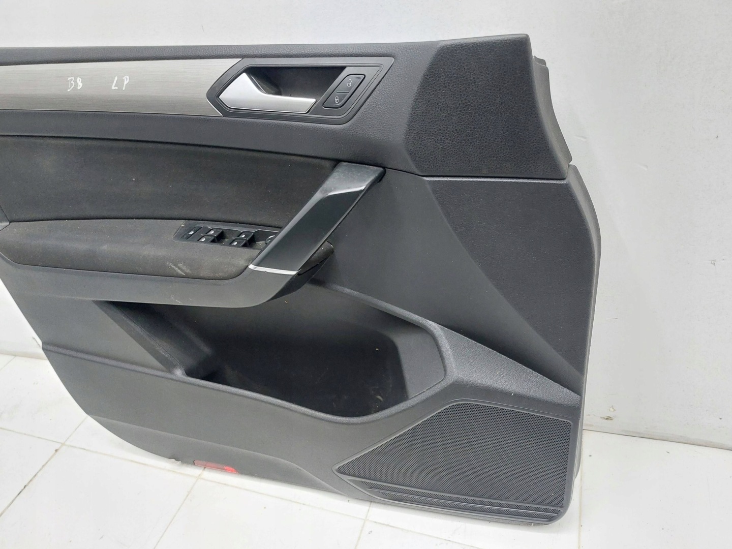 VW PASSAT B8 15r> side upholstery door front left front EUROPA