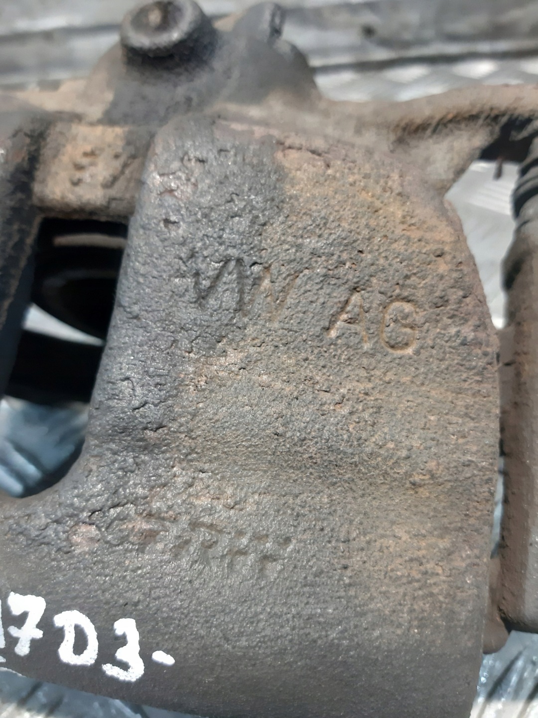 caliper brake TRW right front VW TOURAN II 1.6TDI