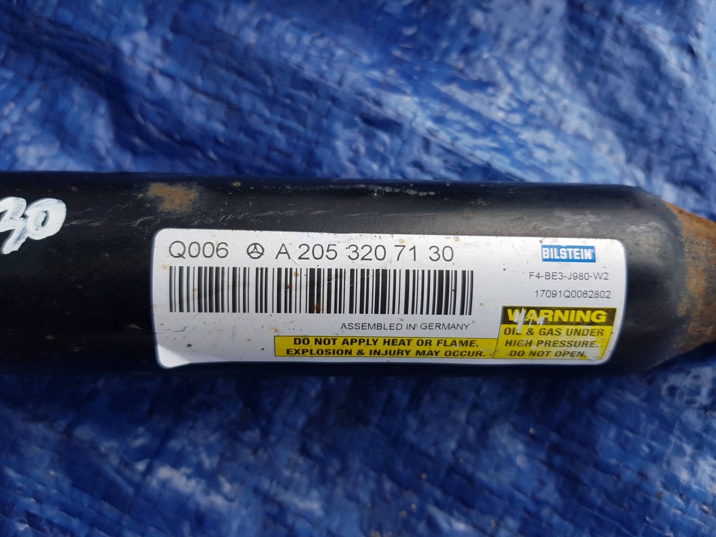 shock absorbers right left rear. Komplet Mercedes C W205 2053207130