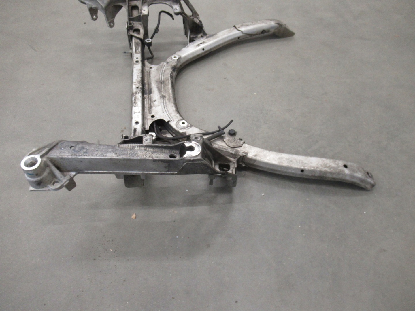 Lawa front axle beam below engine suspension beam BMW E60 E61 E63 E64