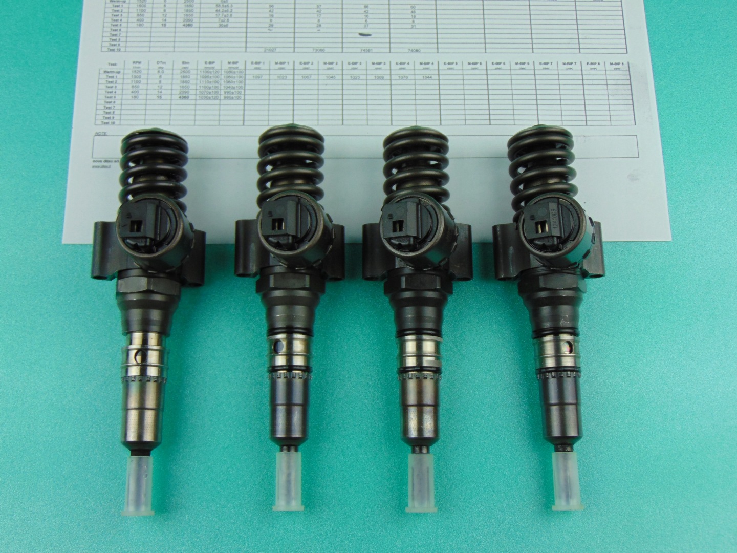 Einspritzdüsen 2,0TDI BRE BLB BKD 03G130073G+ 0414720404 Komplet