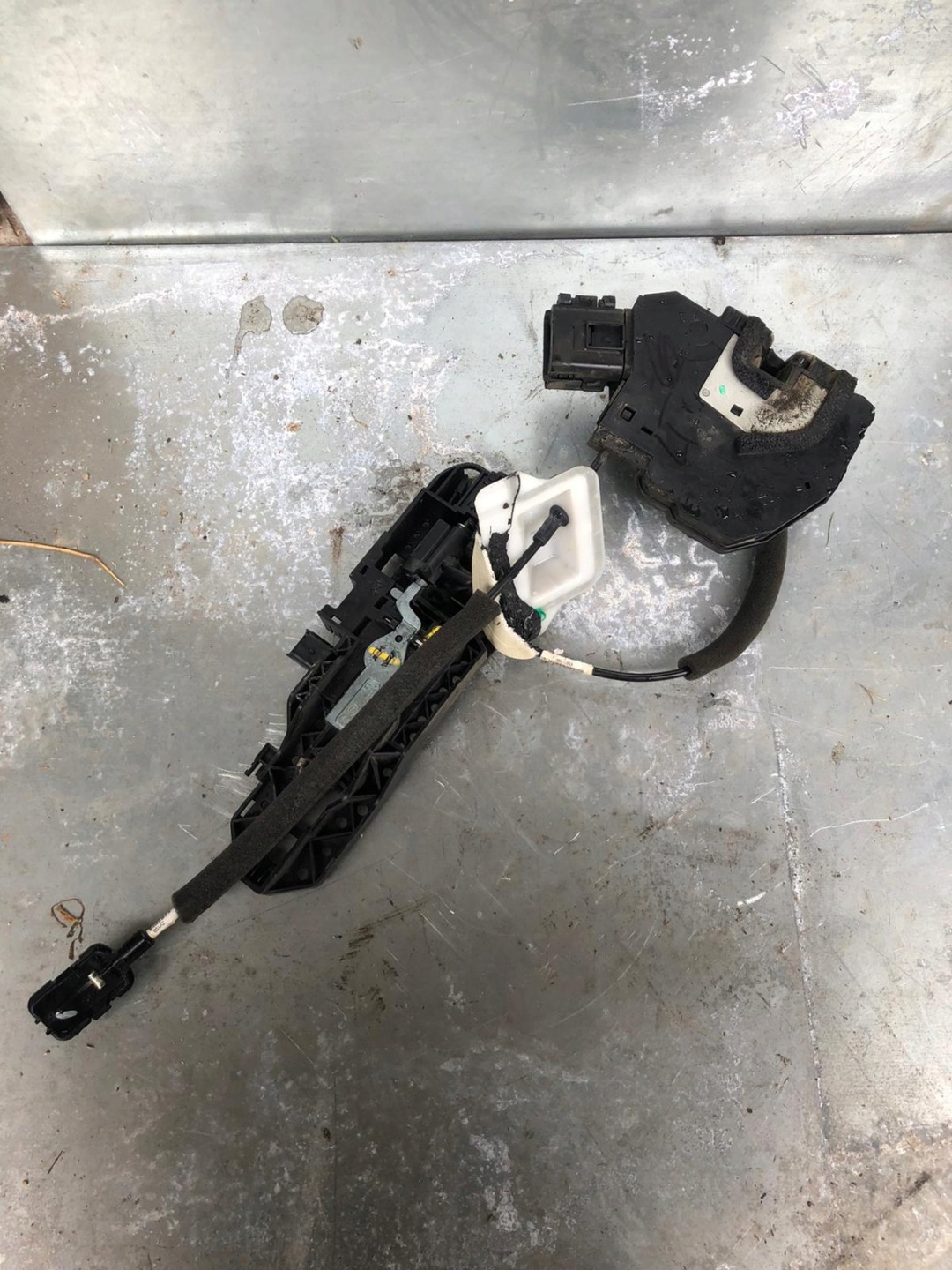 lock left rear part LATITUDE 825030014R