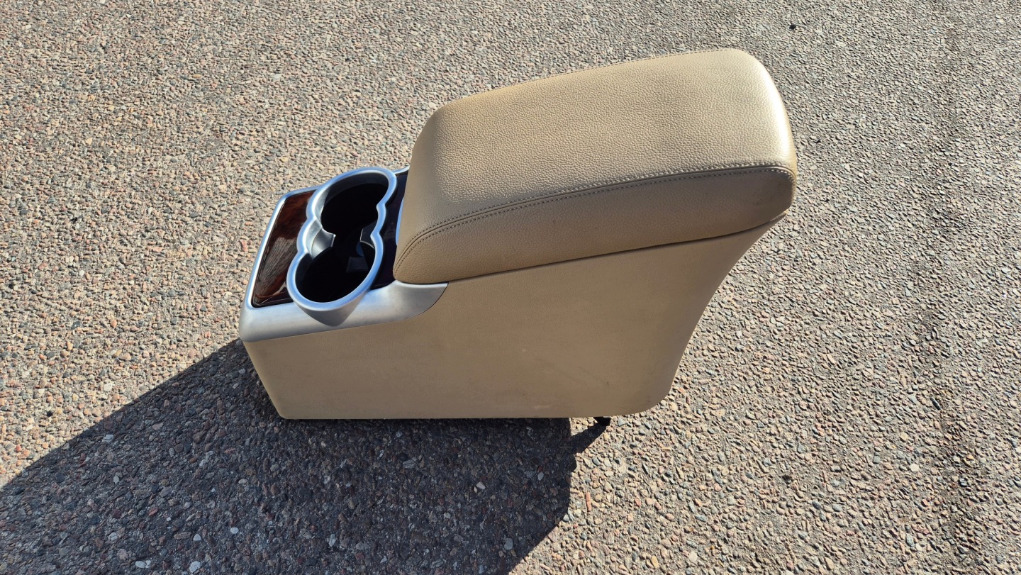 armrest TUNEL central passenger compartment rear part rear MERCEDES R W251
