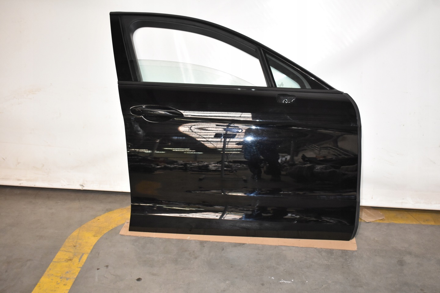 door front front right PORSCHE PANAMERA 971 colour 041 1