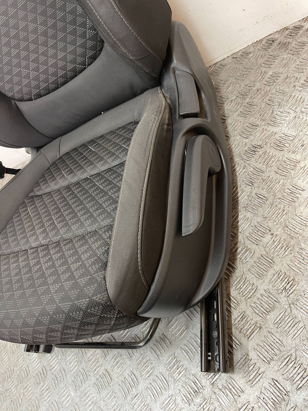 seat driver´s front left left KIA RIO 4 IV 17