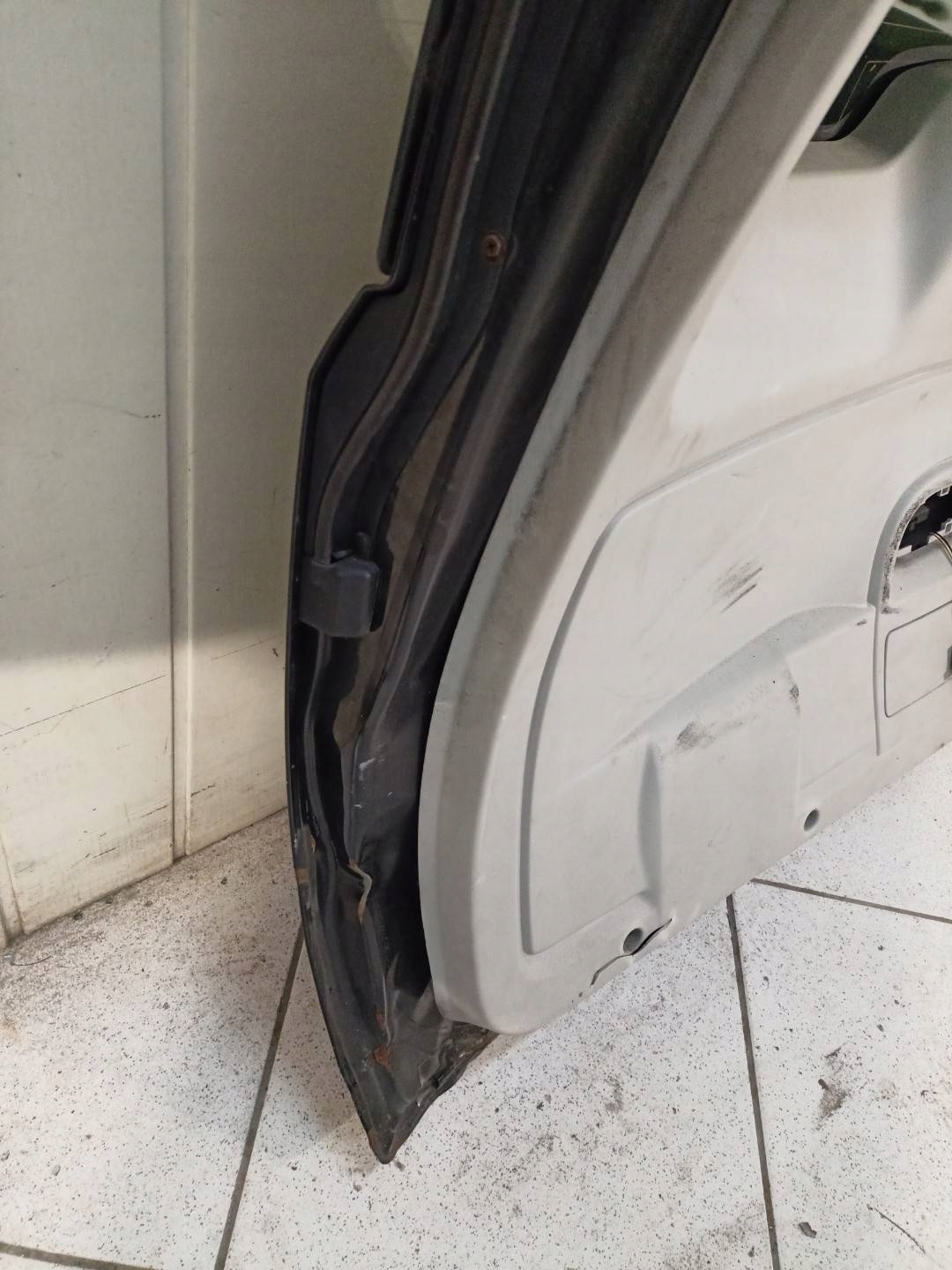 rear trunk door boot Chrysler Town and Country 5 2009