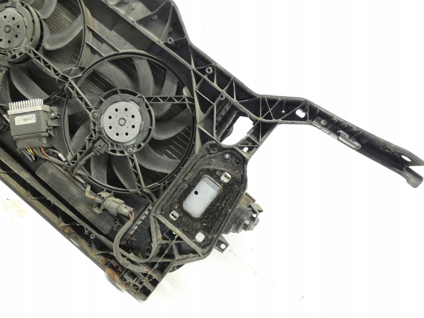 support panel for radiators pillar iron radiator AUDI A4 B8 LIFT 12-15R 2.0 TDI