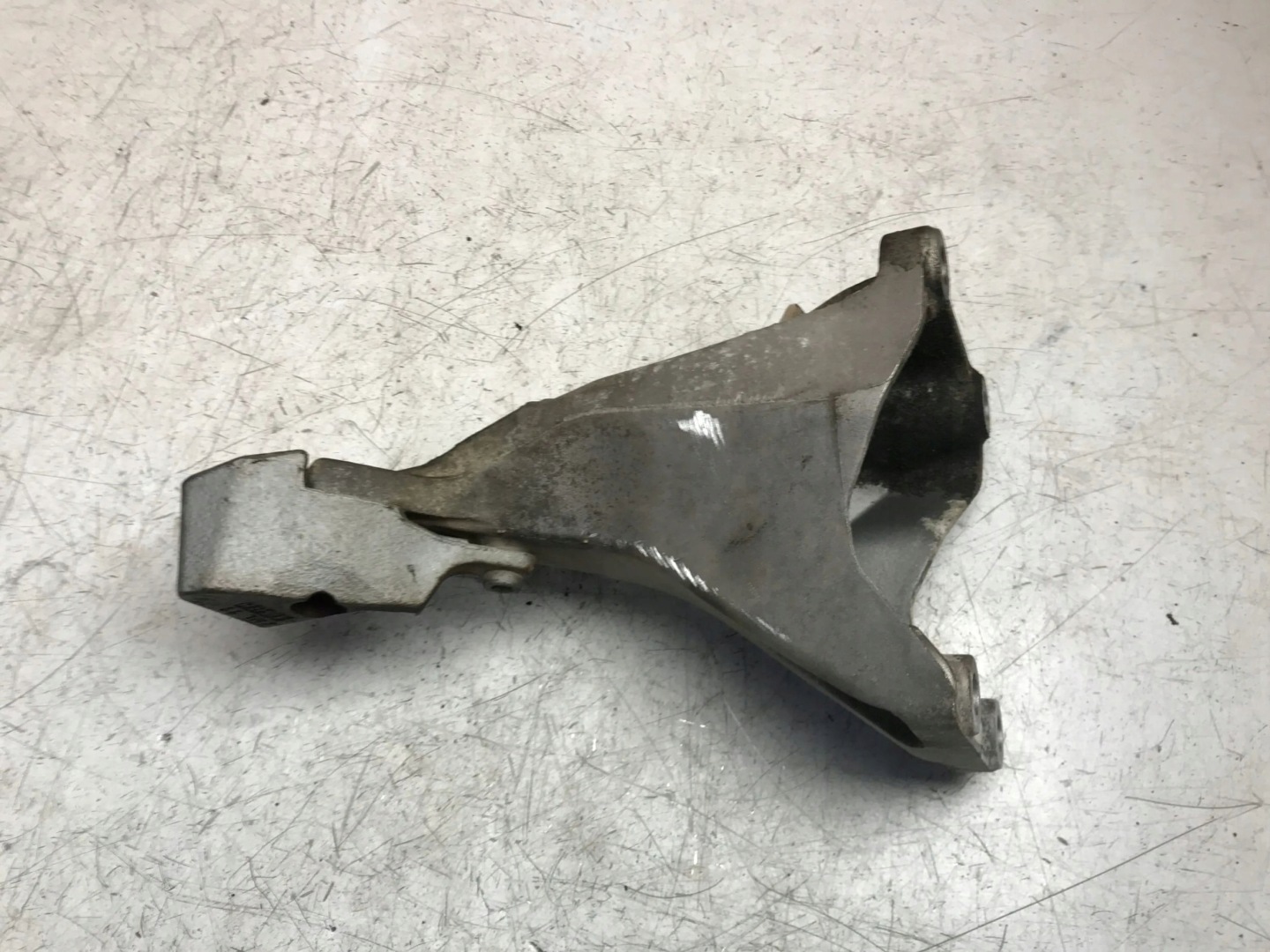 holder engine mount BMW E90 E91 2.0D 6781916