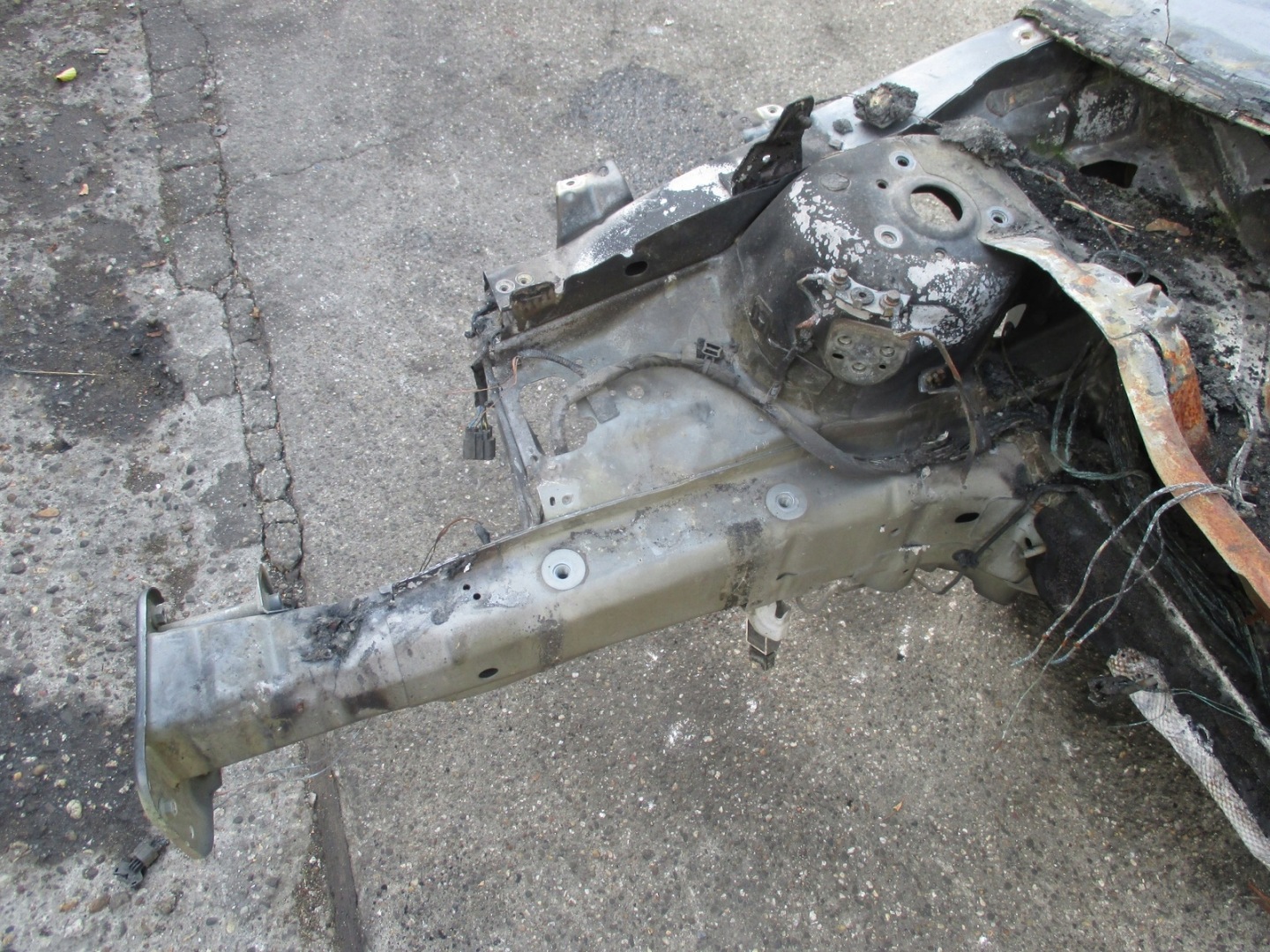 quarter right front VOLVO V40 19R