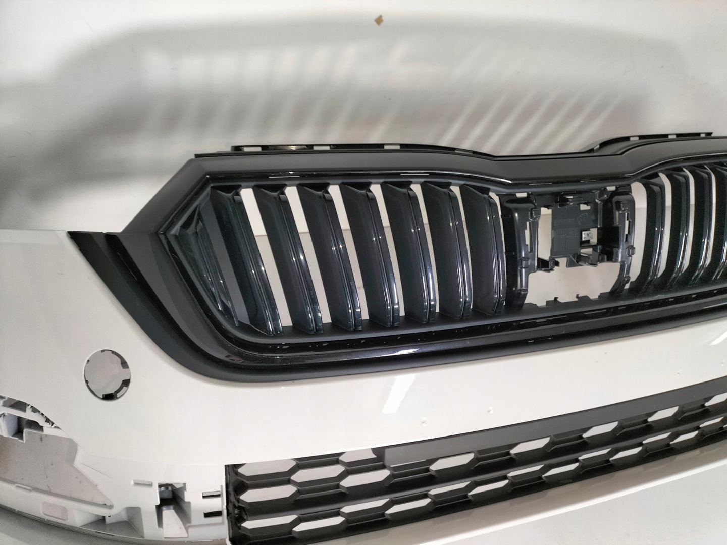 FRONTSTOSSSTANGE VORNE SKODA OCTAVIA 4 IV 19