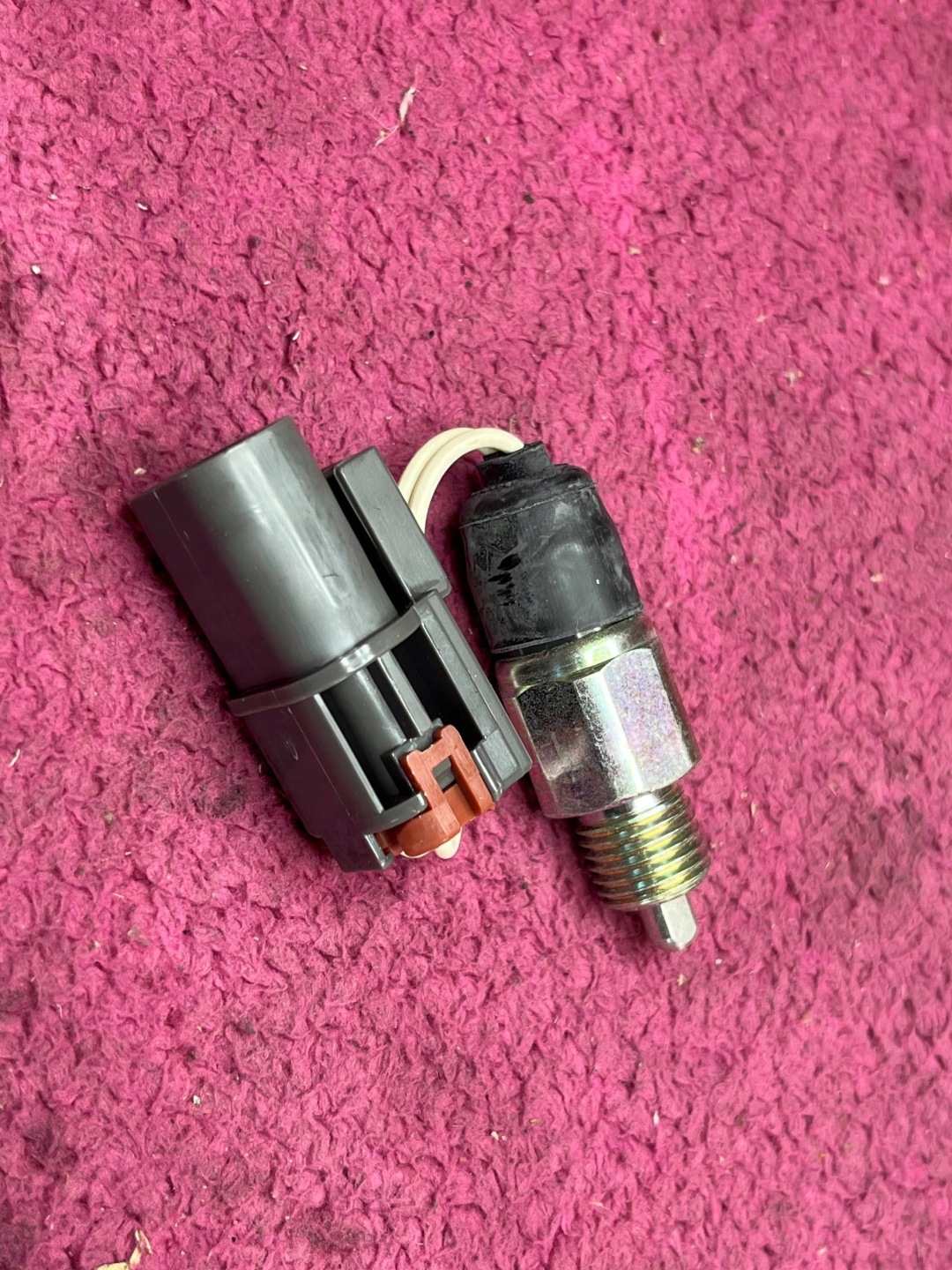 switch , light reversing NISSAN PATROL 32005-21U10