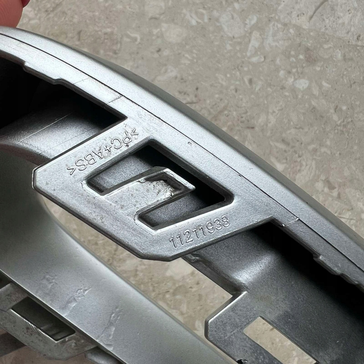 MG HS II 2024-> right chrome spoiler frame for exhaust pipe 11211938
