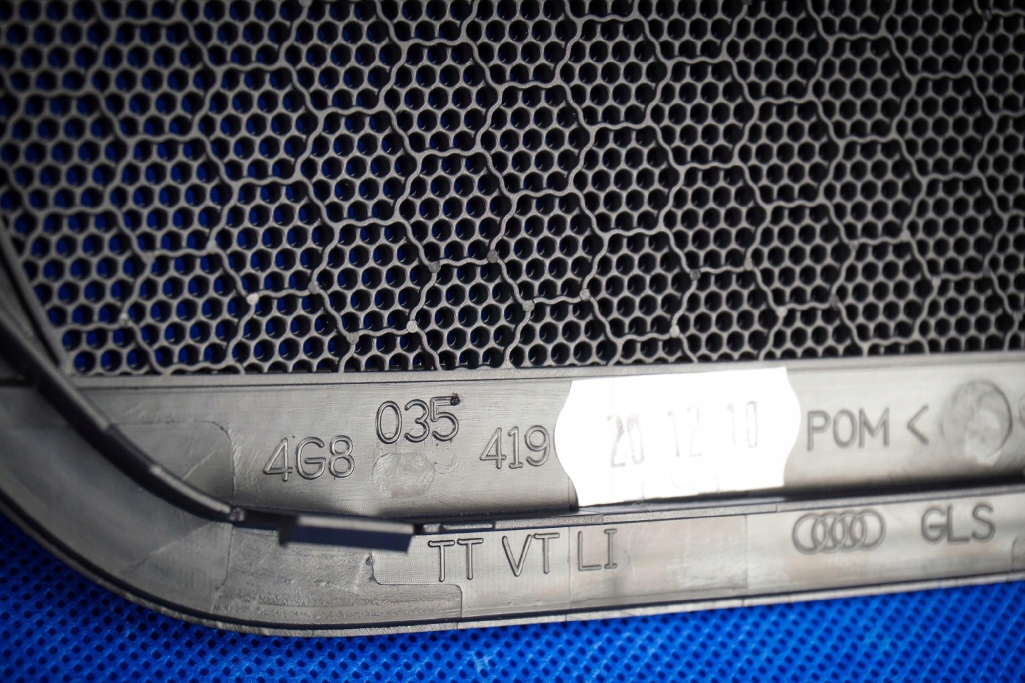 mřížka repráku dveře předek Audi A7 RS7 4G8035419