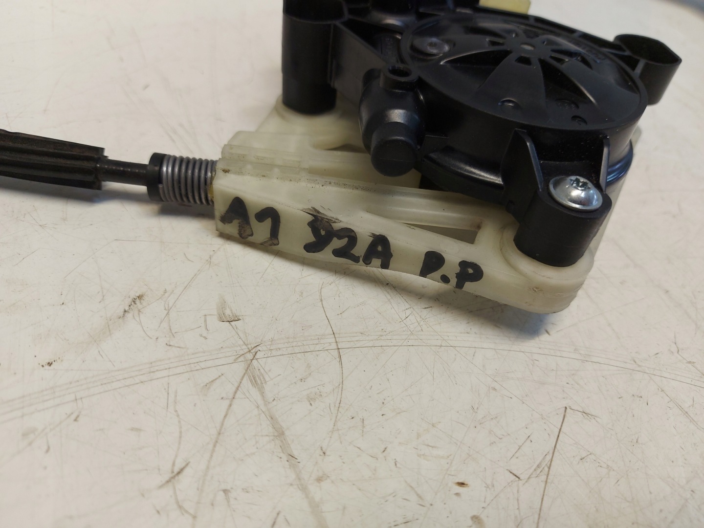Audi A1 82A window regulator front right 82G837462