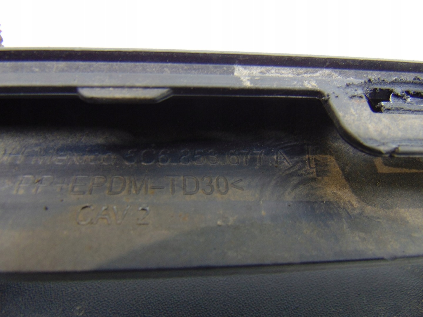 Lüftungsgitter der Stoßstange mitte VW JETTA VI 5C 5C6 2010