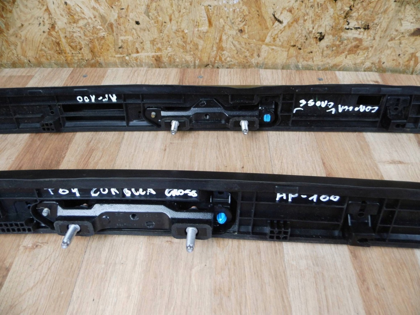 Toyota Corolla Cross ski roof left + right