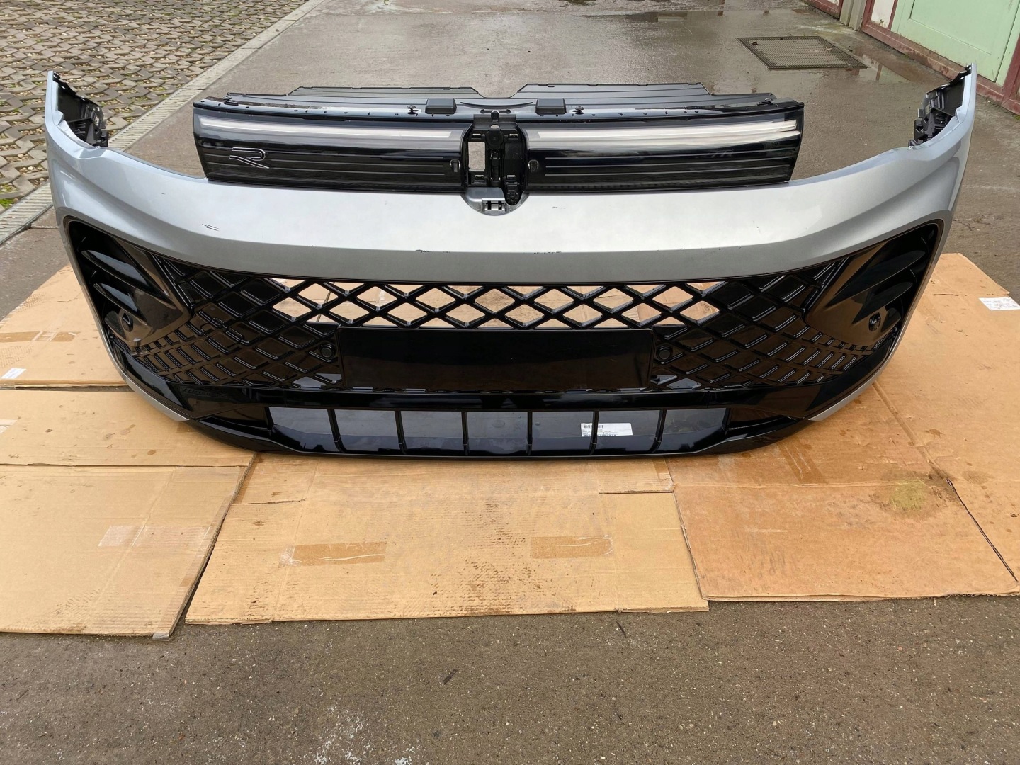 VW TIGUAN III 571 R-LINE complete bumper front front BLACK PDC grill