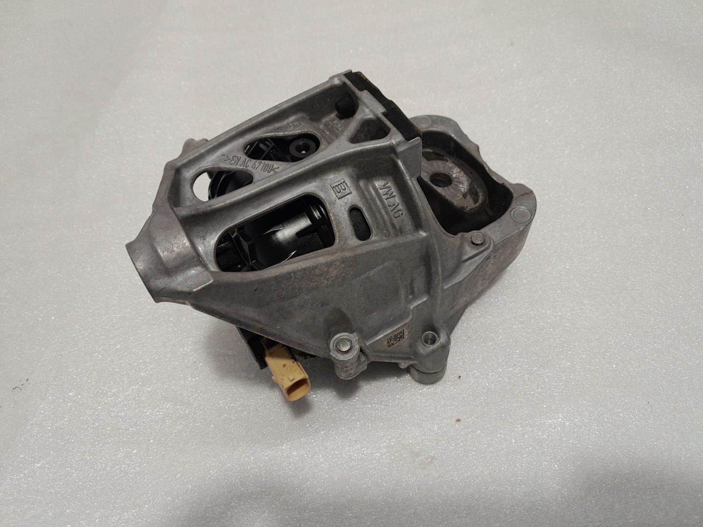 AUDI Q5 II 80A engine mount 4M0199371B