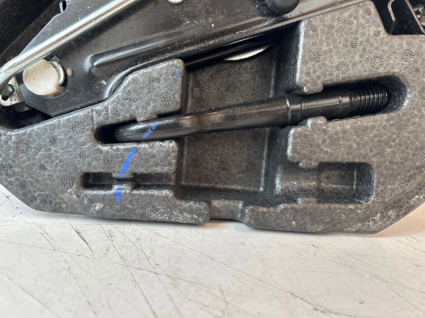 kit sécurité obligatoire insert roues de la roue de secours Volkswagen Golf Vi Scirocco Audi A3