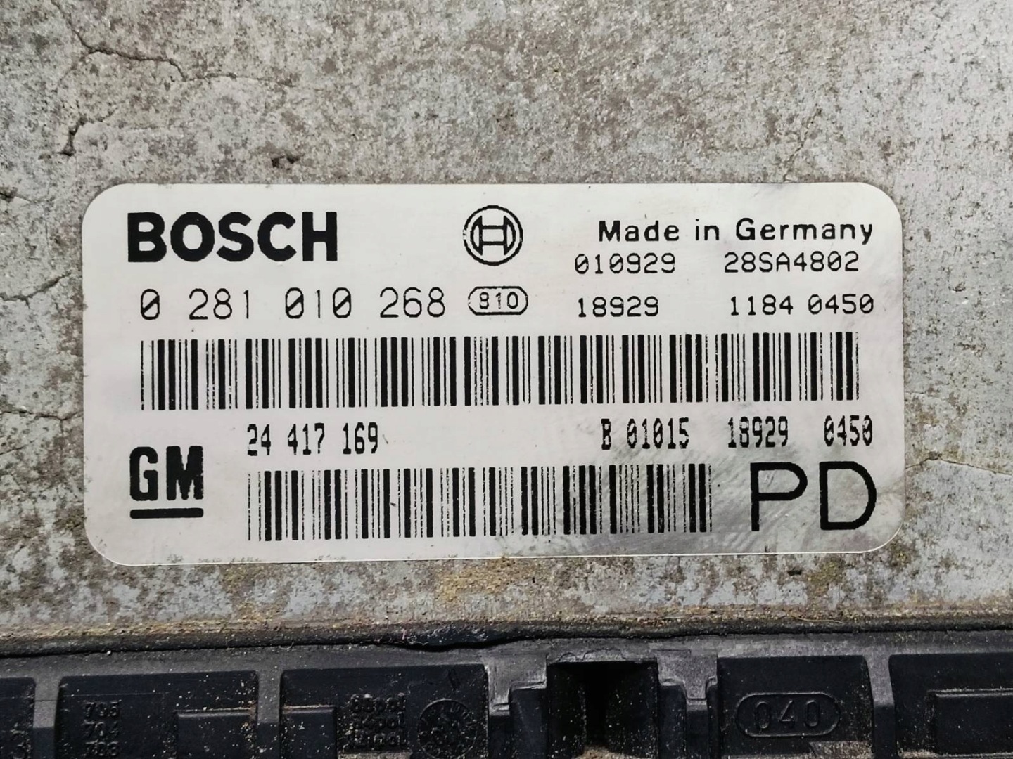 computer control unit of the engine Opel ZAFIRA A 2.0 DTL 0281010268