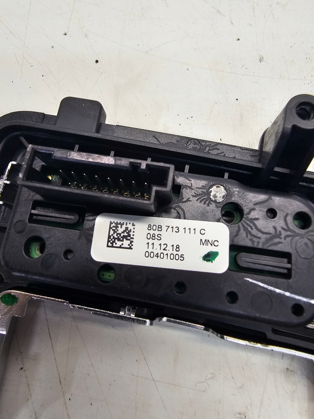 frame display changes of the gear AUDI Q5 FY 80B713111C