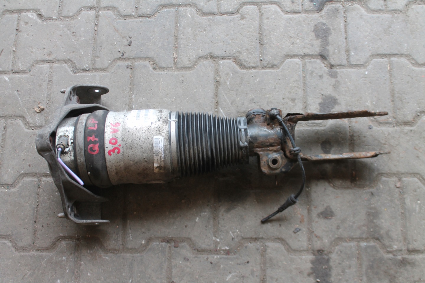 shock absorber MIECH left front 7L8616039B AUDI Q7 4L