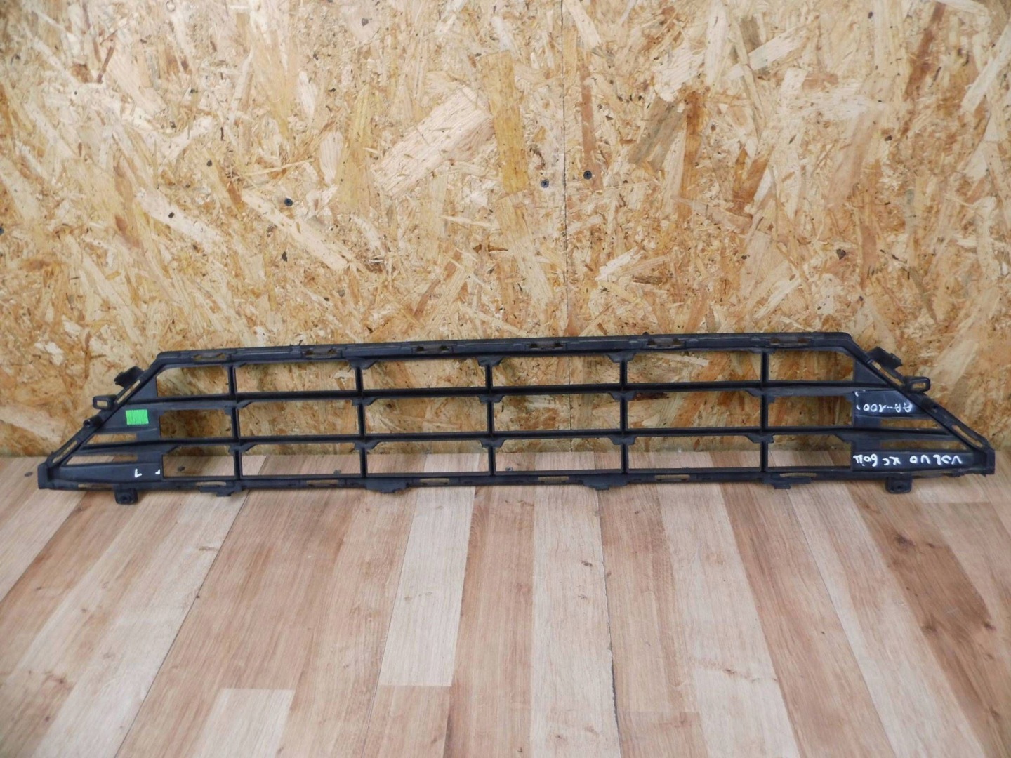Volvo XC60 II 2017+ grille grid lower of a bumper front 32296070