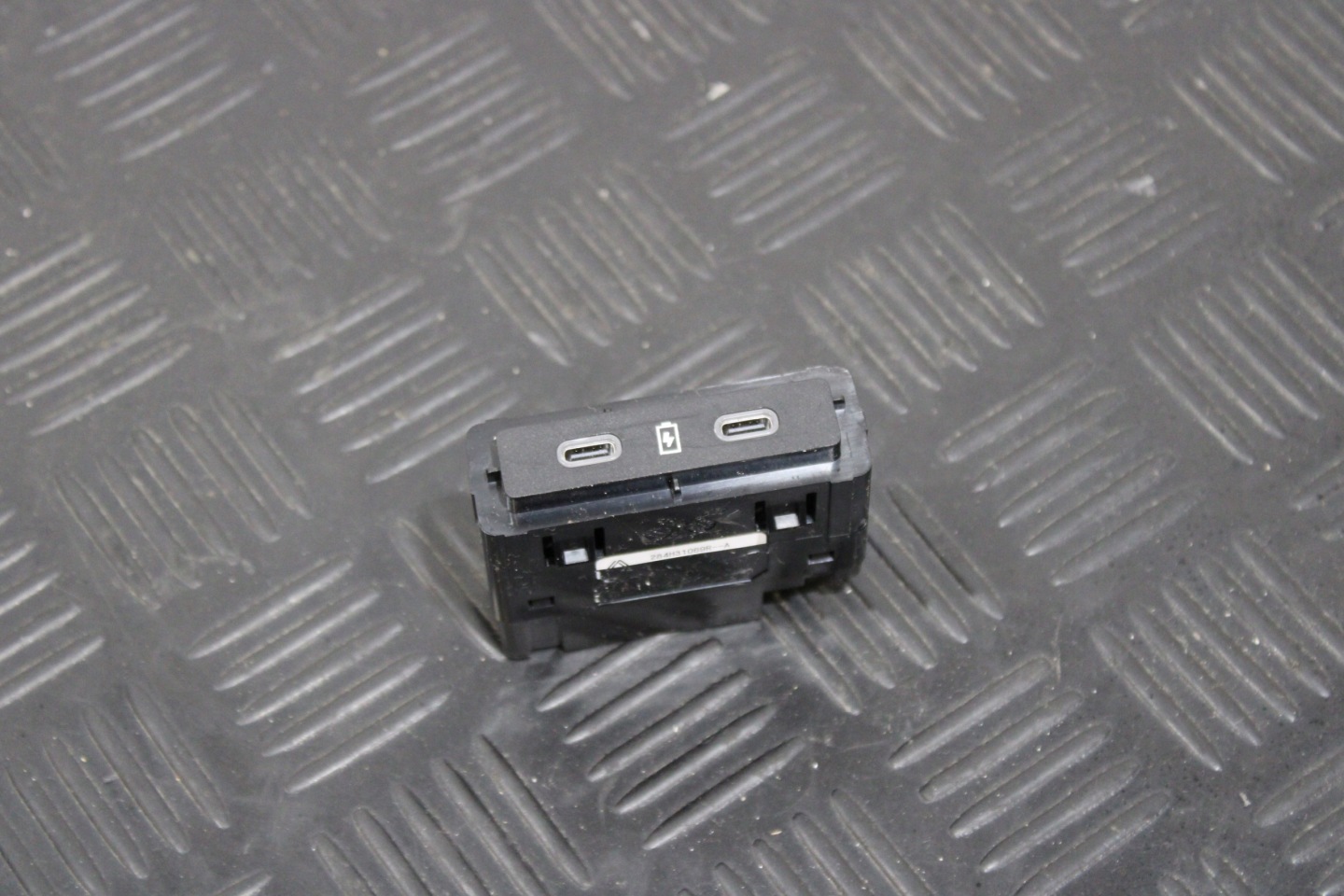 adapter USB TYPU C 248H31069R DACIA DUSTER III 3 2024