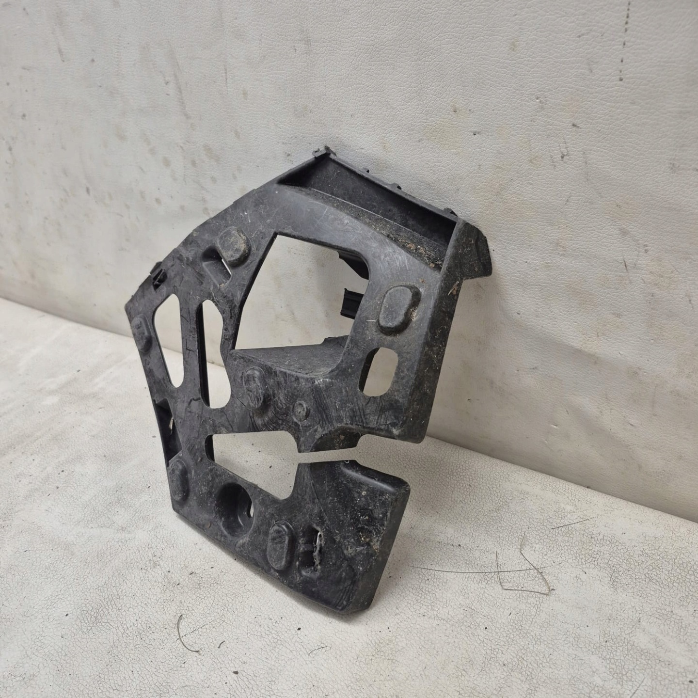 PEUGEOT 207 06-12 Support plaque Support Droite Avant Avant